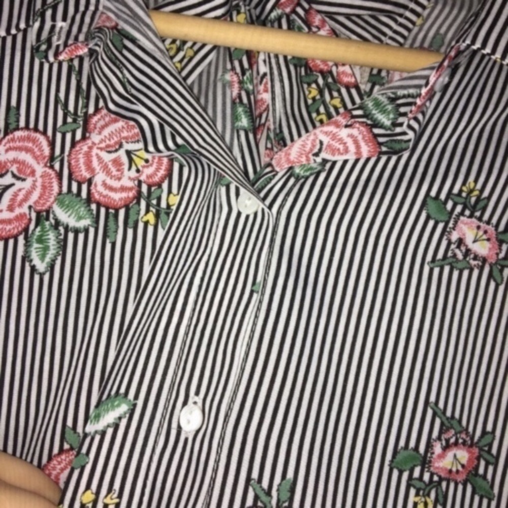 NWT Umgee Rose Striped Button Down Blouse - Picture 6 of 9